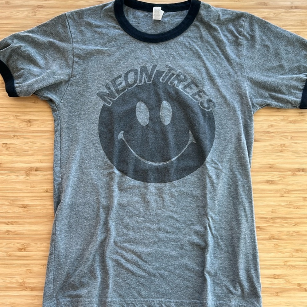Neon trees concert T-shirt Smile face